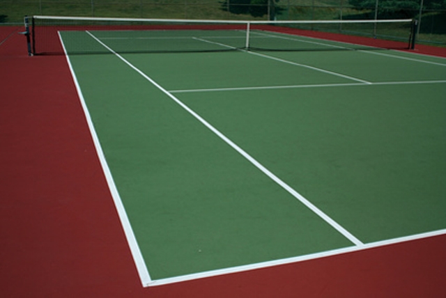 Sân tennis bề mặt cứng